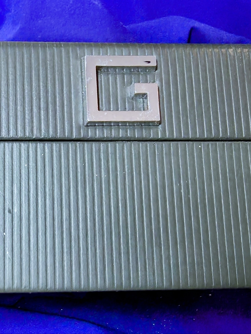 Gucci 100L Vintage Collectible G-Rectangle Swiss Womens Watch - Picture 10 of 10